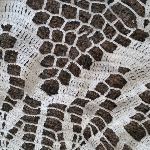 Vintage Large Table Cloth Doilies 31" - Picture 9 of 12